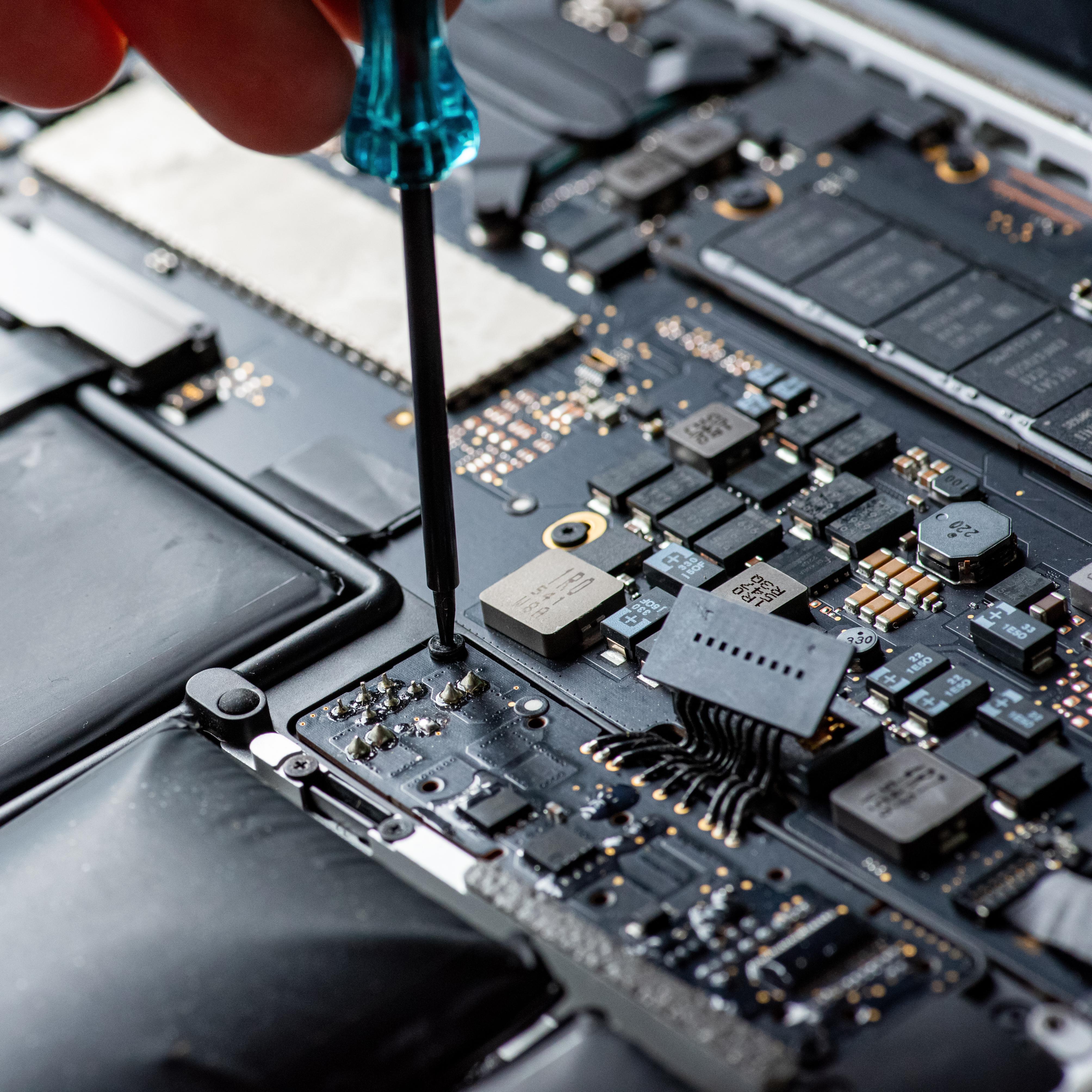 Reliable laptop repair service center near Al Barsha and Jebel Ali, Dubai